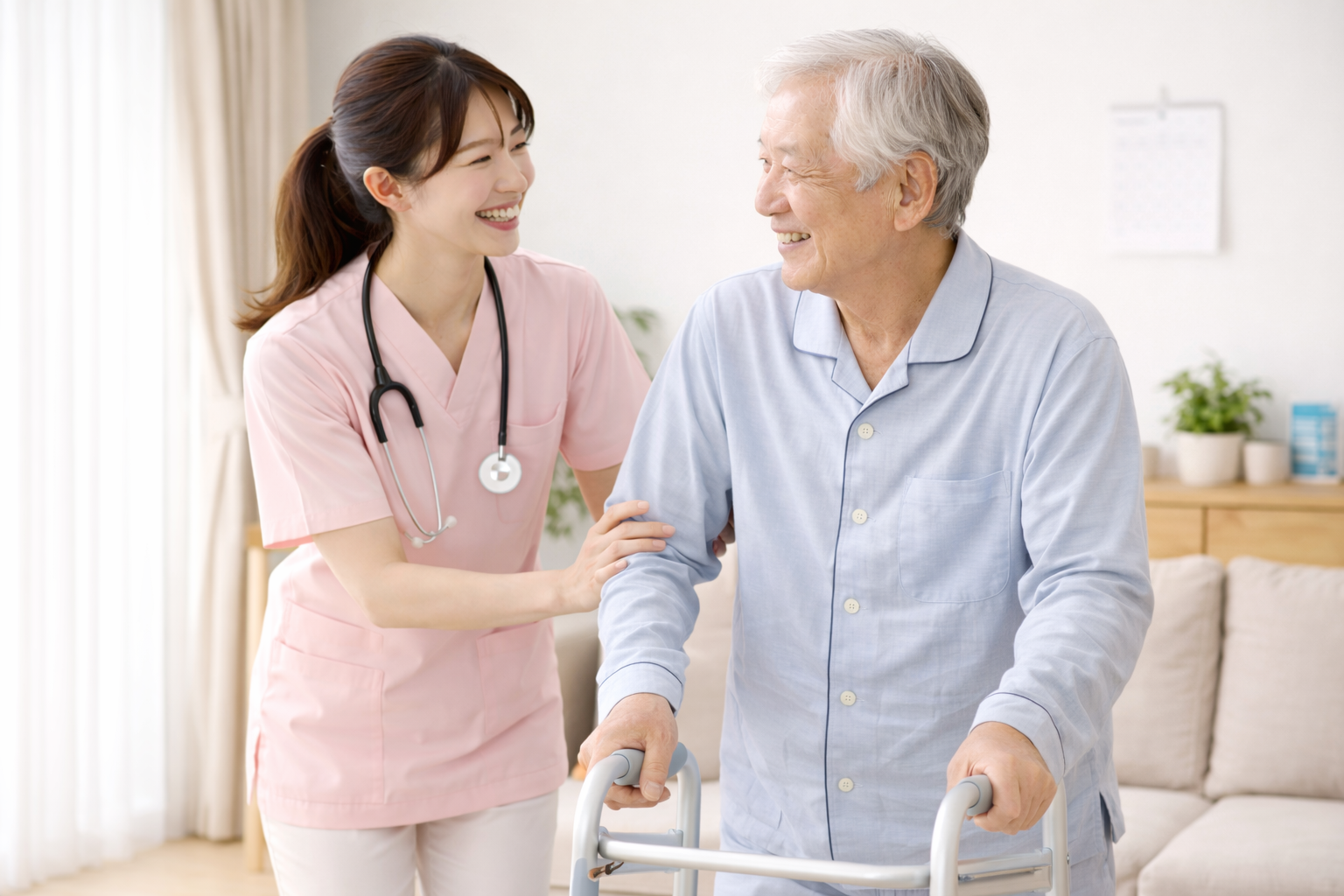 看護師と高齢者のサポート